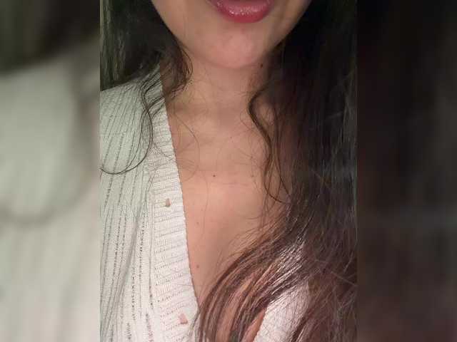 FeeBee's BongaCams show and profile