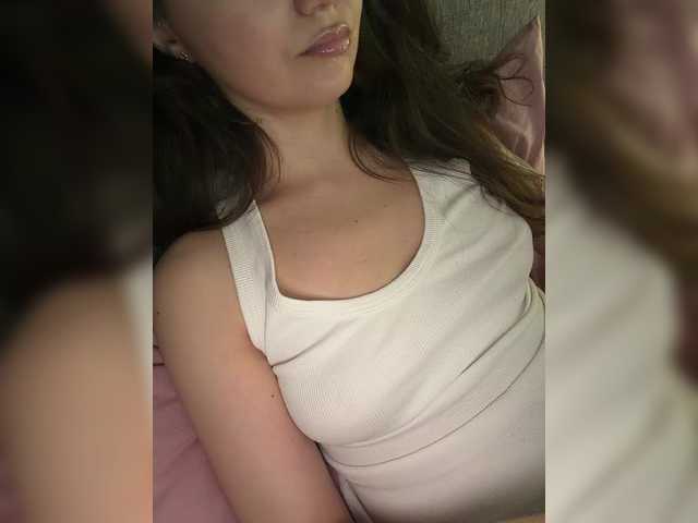 FeeBee's BongaCams show and profile