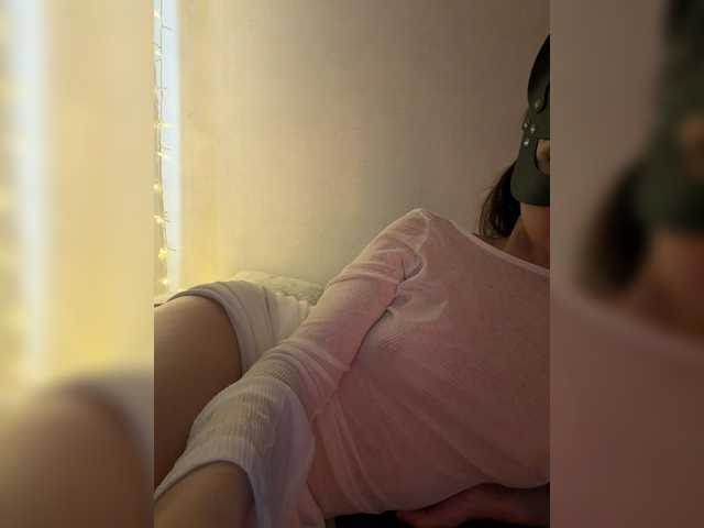 FeeBee's BongaCams show and profile