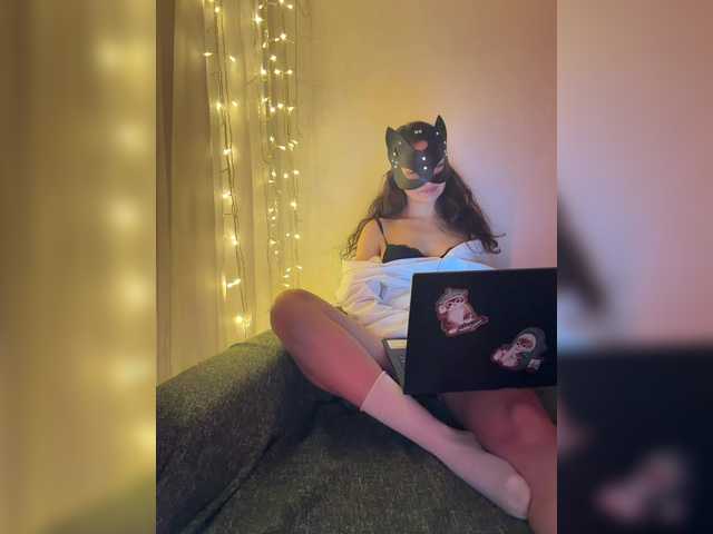 FeeBee's BongaCams show and profile