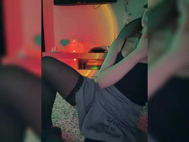 FeeBee's BongaCams show and profile