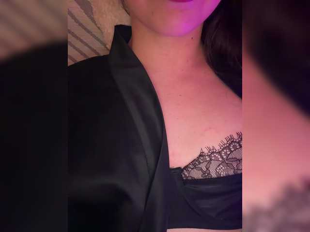 FeeBee's BongaCams show and profile