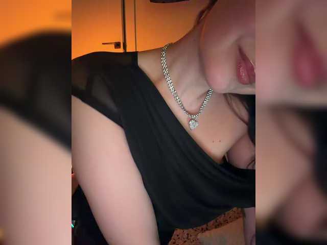 FeeBee's BongaCams show and profile