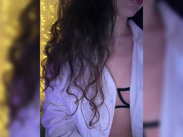 FeeBee's BongaCams show and profile