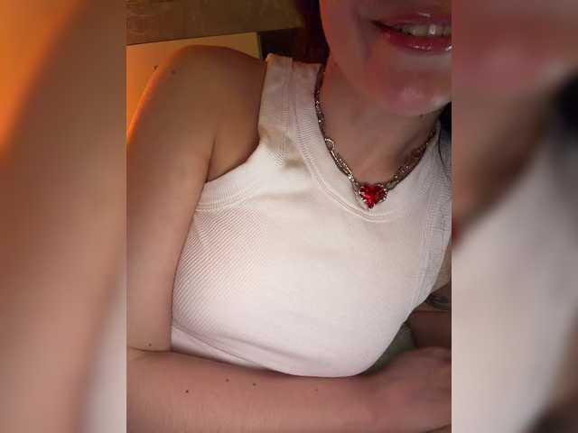 FeeBee's BongaCams show and profile