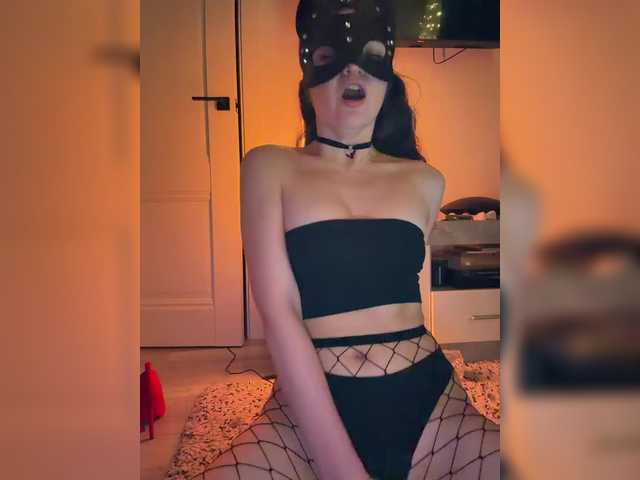 FeeBee's BongaCams show and profile