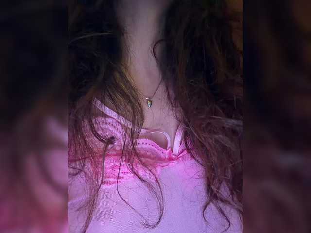 FeeBee's BongaCams show and profile