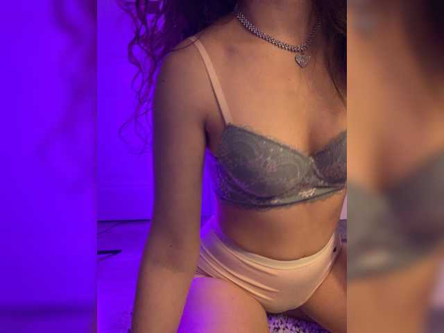 FeeBee's BongaCams show and profile