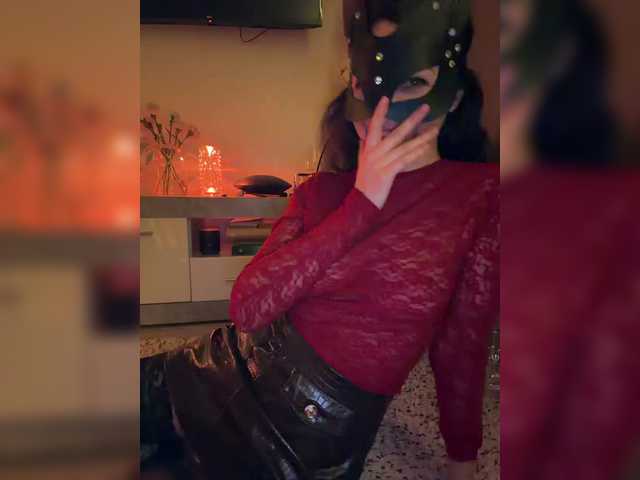 FeeBee's BongaCams show and profile