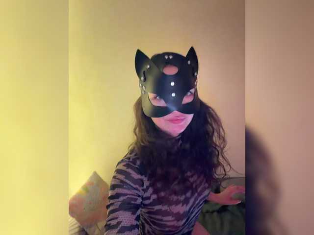 FeeBee's BongaCams show and profile