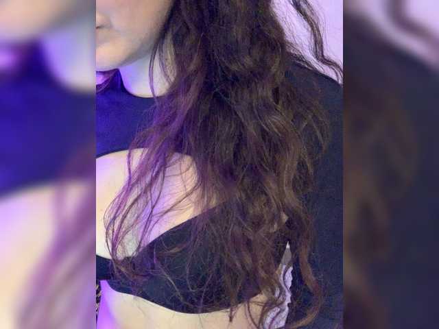 FeeBee's BongaCams show and profile