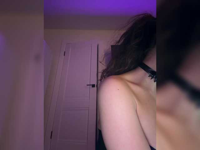 FeeBee's BongaCams show and profile