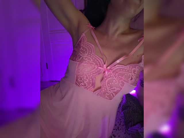 FeeBee's BongaCams show and profile