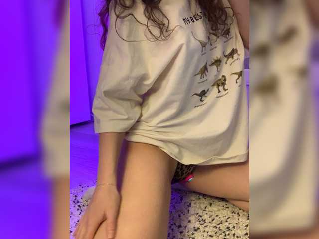 FeeBee's BongaCams show and profile