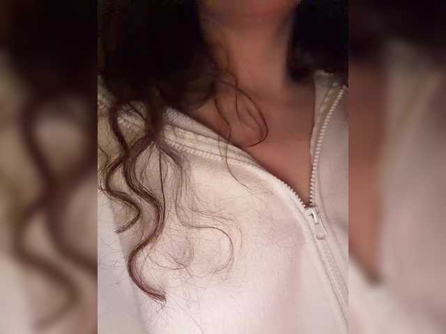 FeeBee's BongaCams show and profile