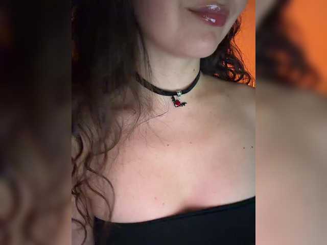 FeeBee's BongaCams show and profile