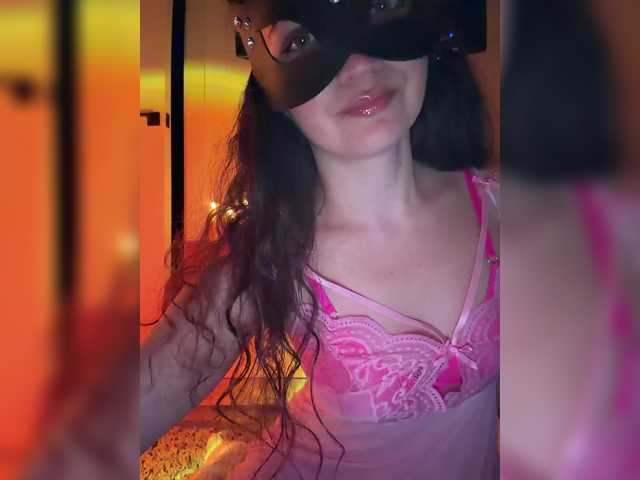 FeeBee's BongaCams show and profile