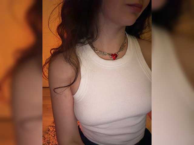 FeeBee's BongaCams show and profile