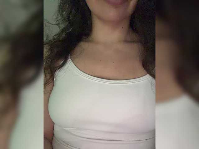 FeeBee's BongaCams show and profile