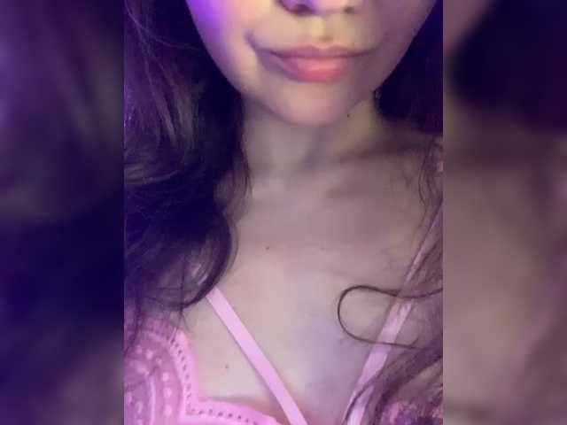 FeeBee's BongaCams show and profile