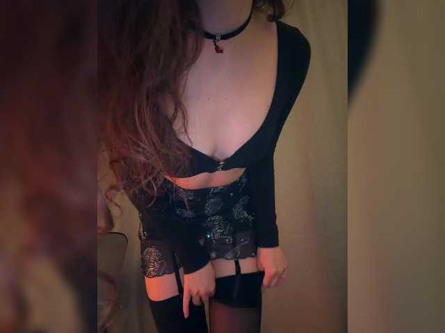 FeeBee's BongaCams show and profile