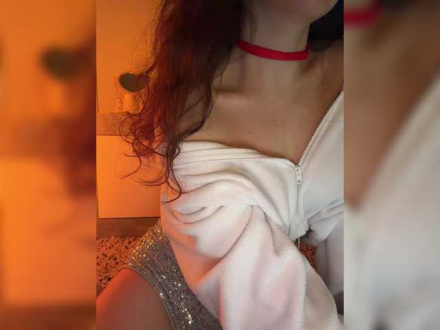 FeeBee's BongaCams show and profile