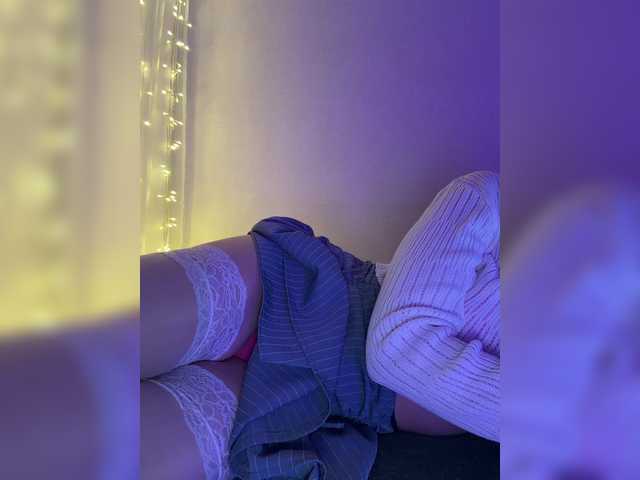 FeeBee's BongaCams show and profile
