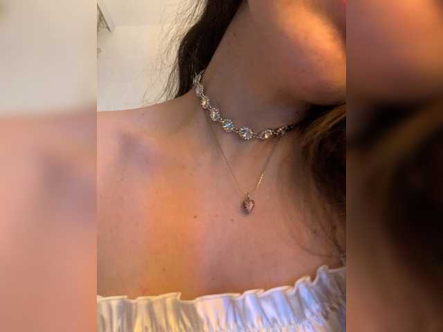 FeeBee's BongaCams show and profile