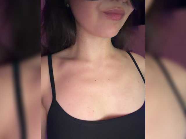 FeeBee's BongaCams show and profile