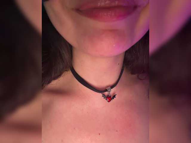 FeeBee's BongaCams show and profile