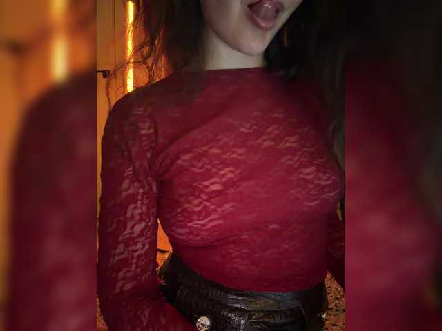 FeeBee's BongaCams show and profile