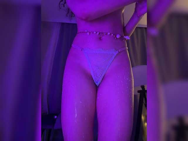 FeeBee's BongaCams show and profile