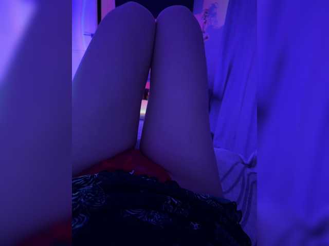 FeeBee's BongaCams show and profile