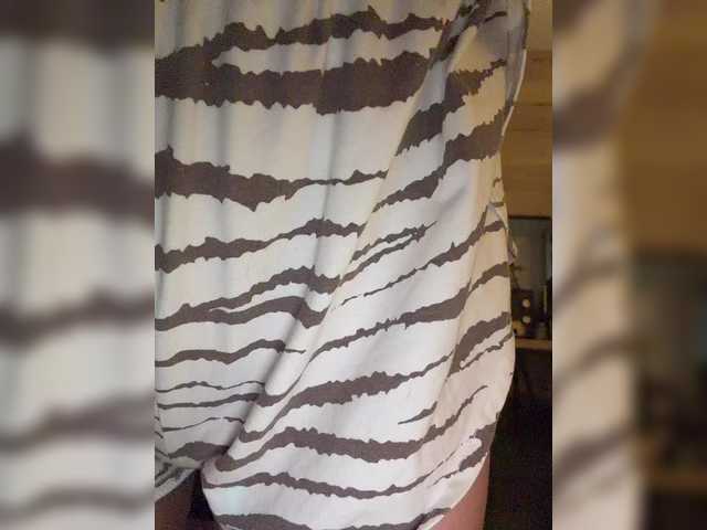 FeeBee's BongaCams show and profile