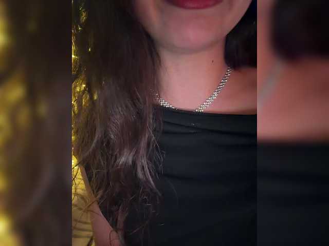 FeeBee's BongaCams show and profile