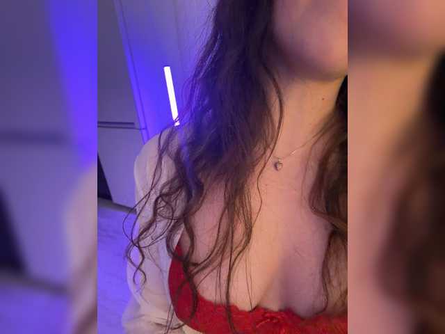 FeeBee's BongaCams show and profile