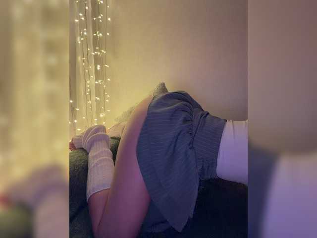 FeeBee's BongaCams show and profile