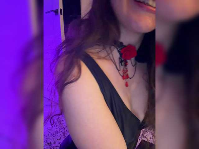 FeeBee's BongaCams show and profile