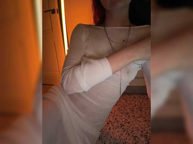 FeeBee's BongaCams show and profile