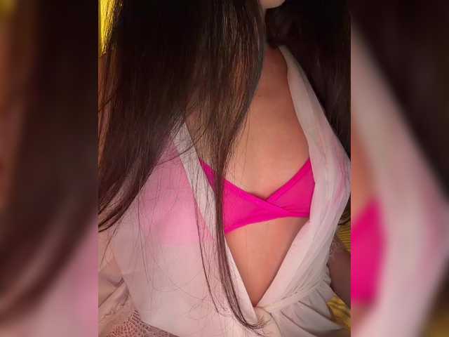 FeeBee's BongaCams show and profile