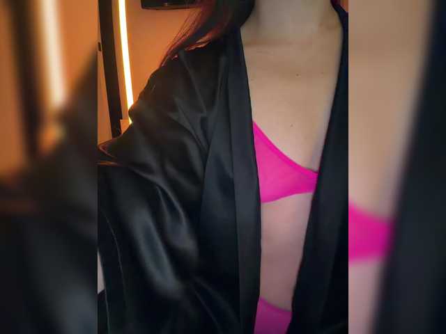 FeeBee's BongaCams show and profile