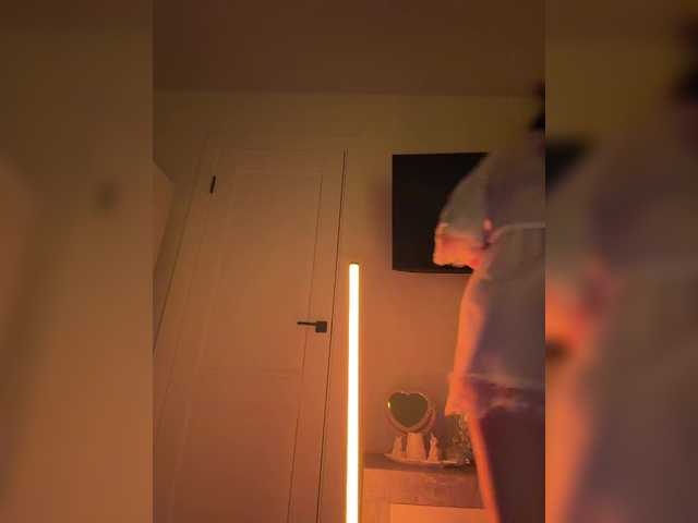 FeeBee's BongaCams show and profile