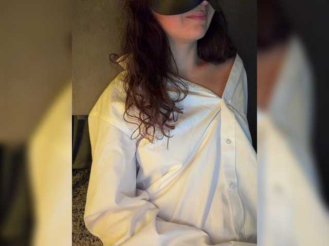 FeeBee's BongaCams show and profile