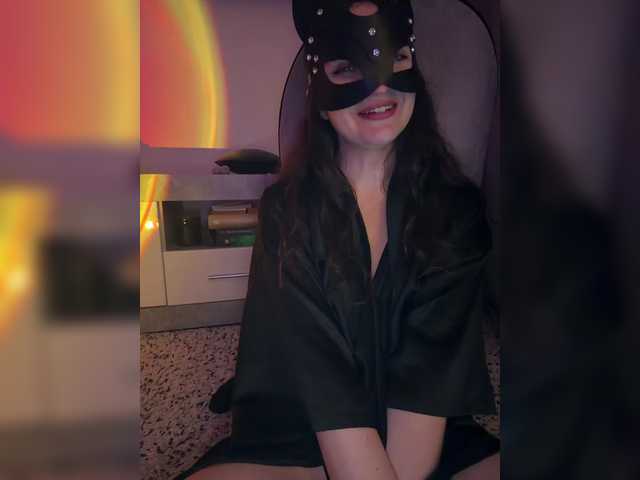 FeeBee's BongaCams show and profile