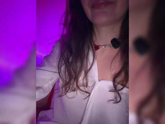 FeeBee's BongaCams show and profile