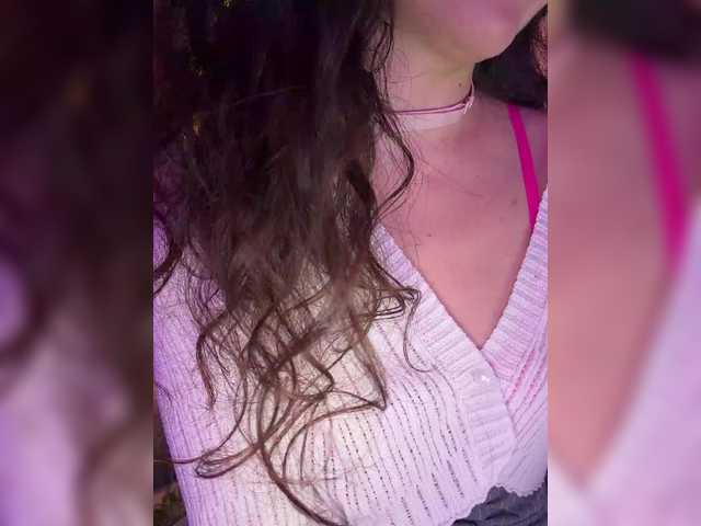 FeeBee's BongaCams show and profile