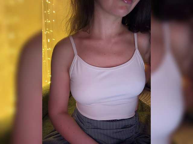 FeeBee's BongaCams show and profile