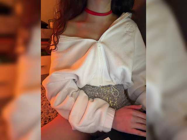 FeeBee's BongaCams show and profile