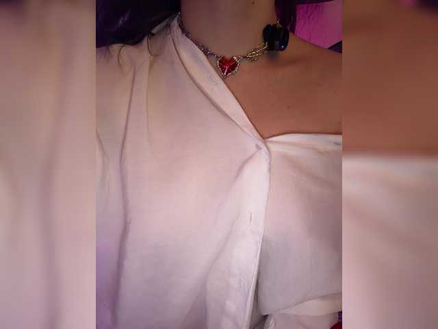 FeeBee's BongaCams show and profile