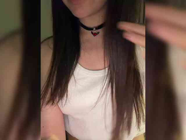 FeeBee Live Webcam on BongaCams